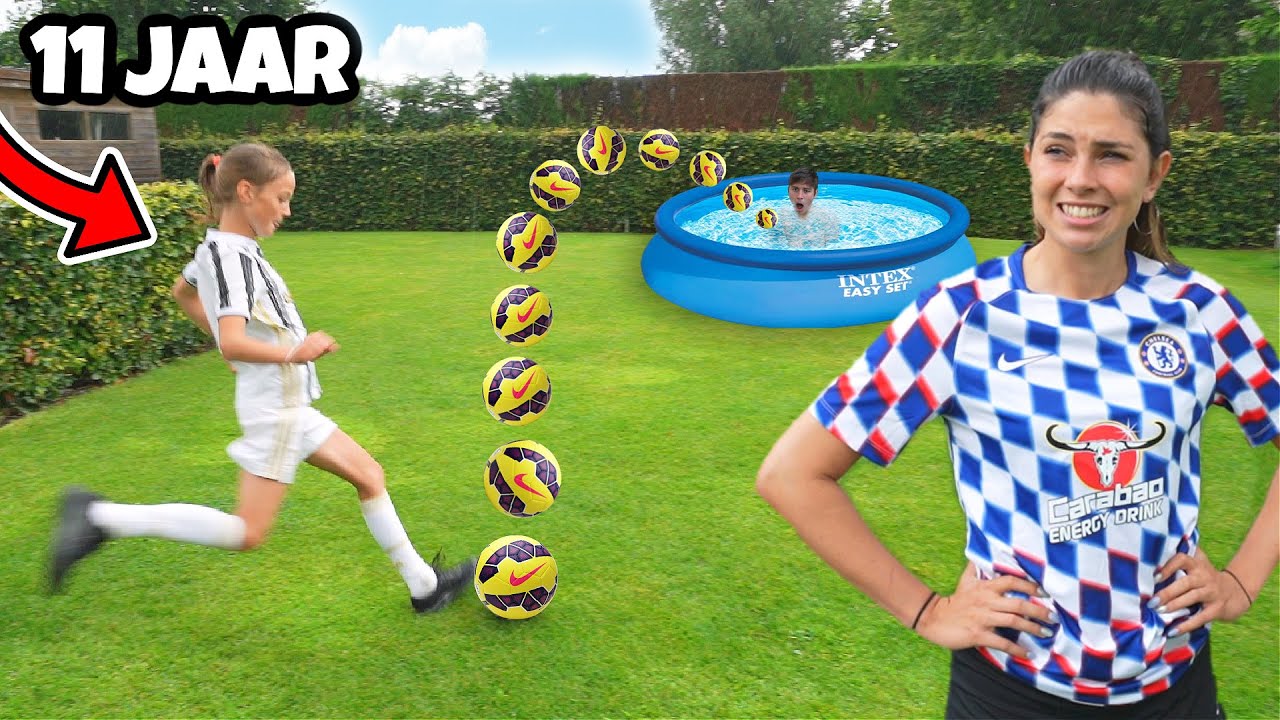 11 JARIGE vs 21 JARIGE - GEKKE VOETBAL CHALLENGES! #328