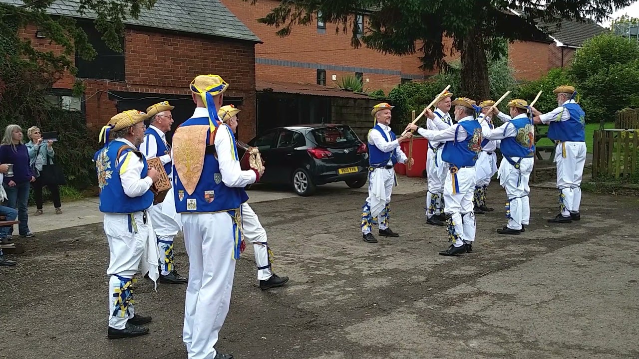 Thames Valley Morris Men dance Lads a Bunchum, Adderbury in Bromyard in 2017