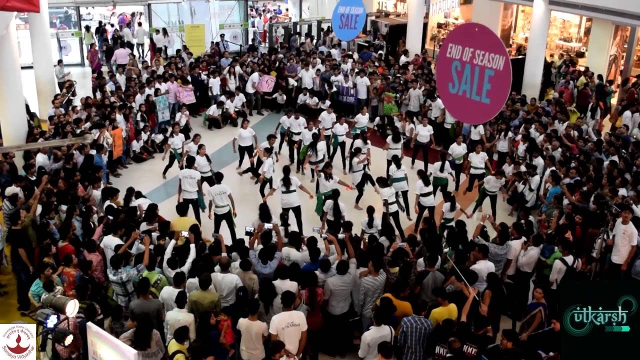Team Utkarsh's Flashmob in Rcity mall on 15th August.