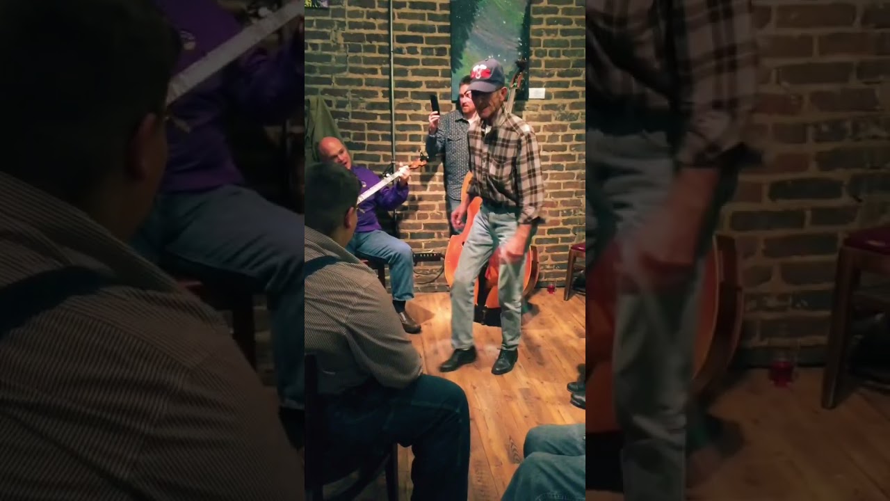 Y’all, it’s Thomas Maupin cuttin’ a rug! 