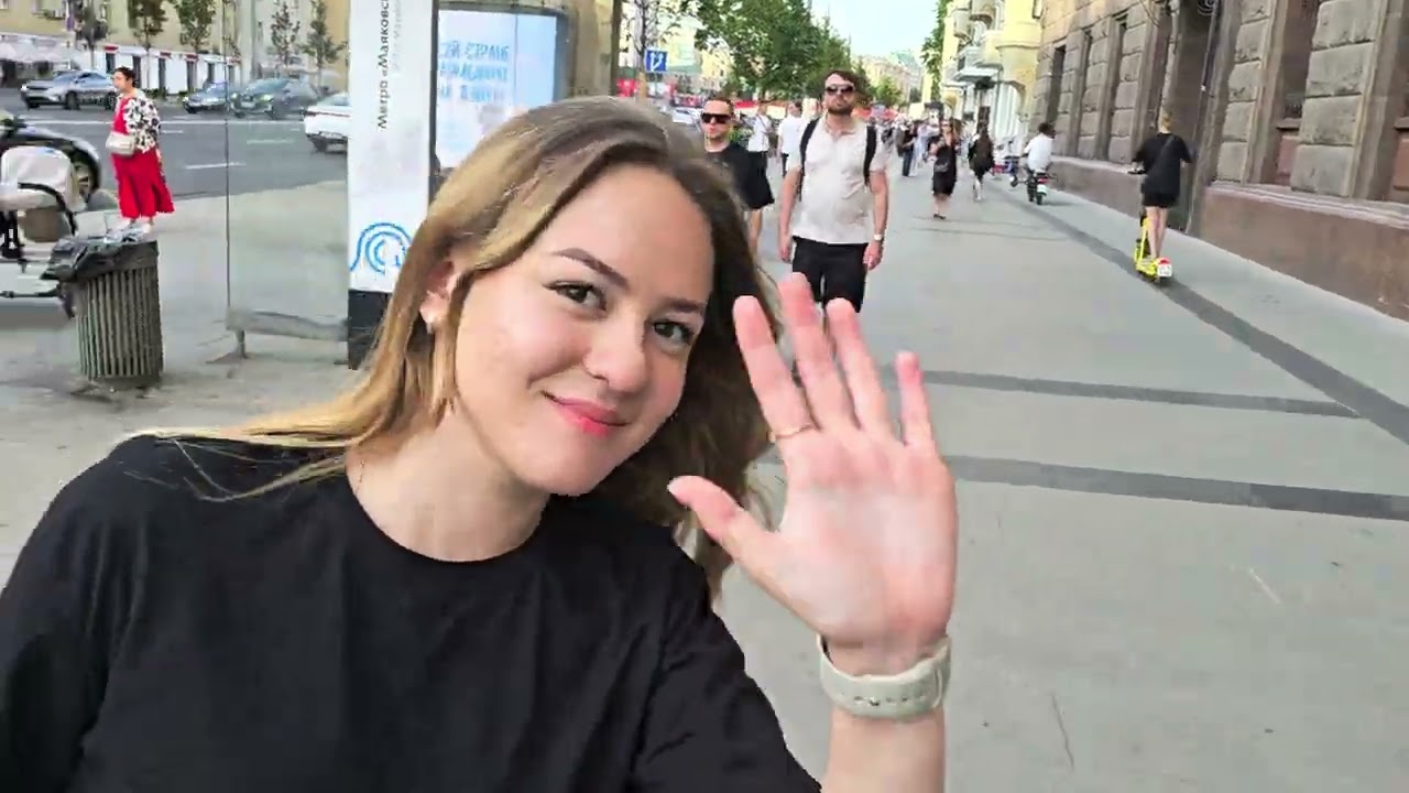 Гуляю до метро Маяковская, встретил по пути прикольную девушку, а в конце репера.