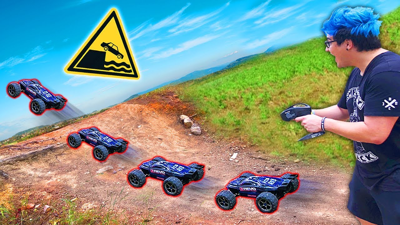PULEI NA MAIOR RAMPA COM CARRINHO DE CONTROLE REMOTO 4X4