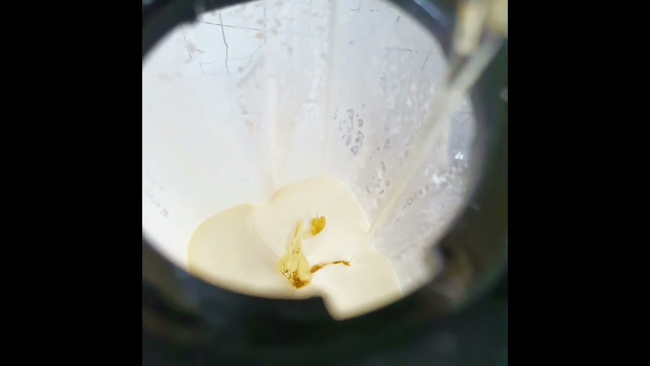 The easiest and creamiest homemade mayonnaise in less than 5 minutes!