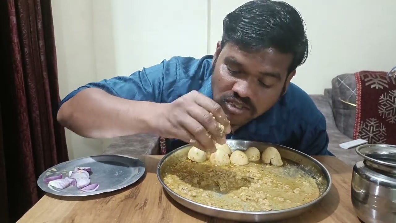Egg Bhaji Bajrichi Bhakar Eating Challenge 😋 | Marathi Food
