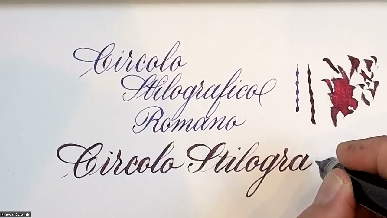 Espansione del tratto calligrafico con pennini e pennelli a punta sottile.