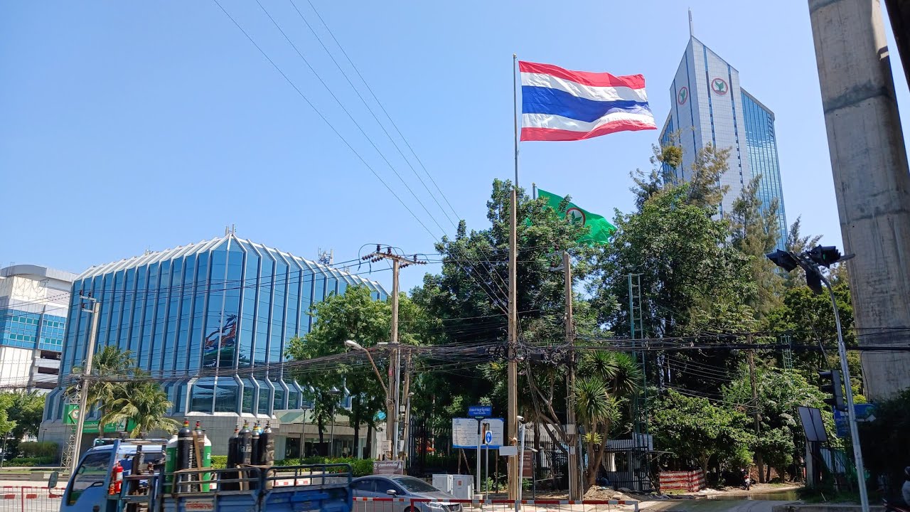 Street Walking to Aetas Hotel, One Bangkok from the Lumpini MRT Metro