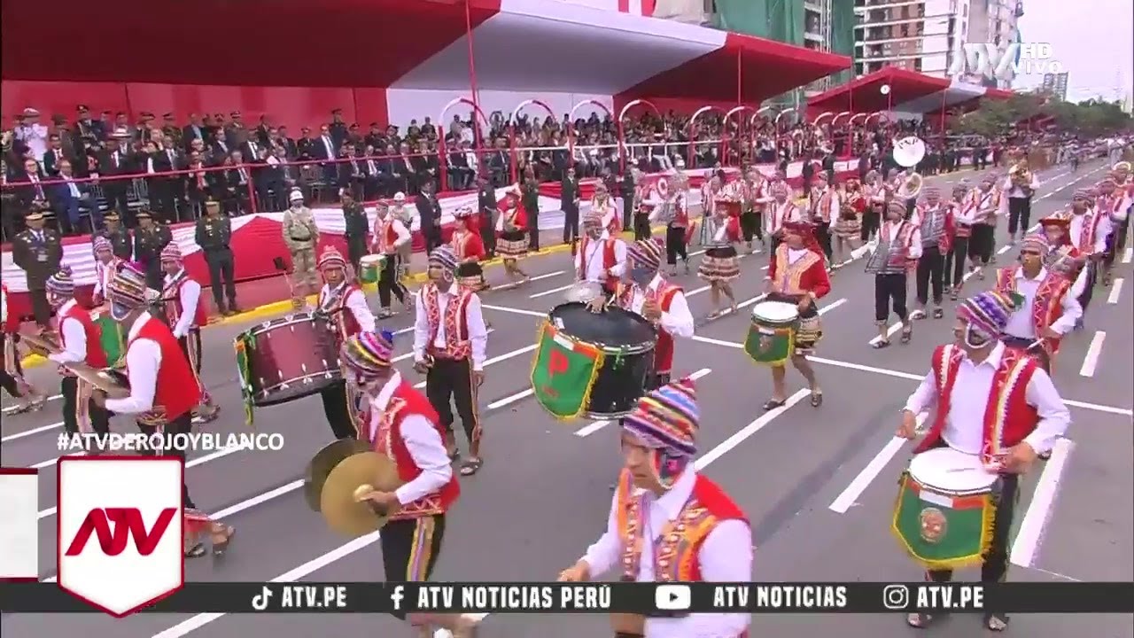 Fiestas Patrias: Jóvenes danzan 