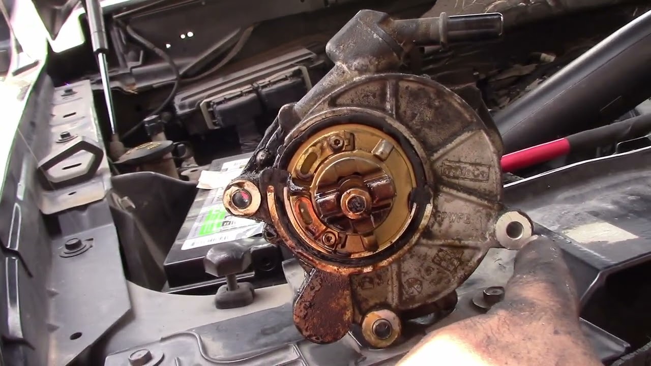 Ford F150 2013 года. Жесткая педаль тормоза и отсутствие тормозов. Как заменить вакуумный насос н...