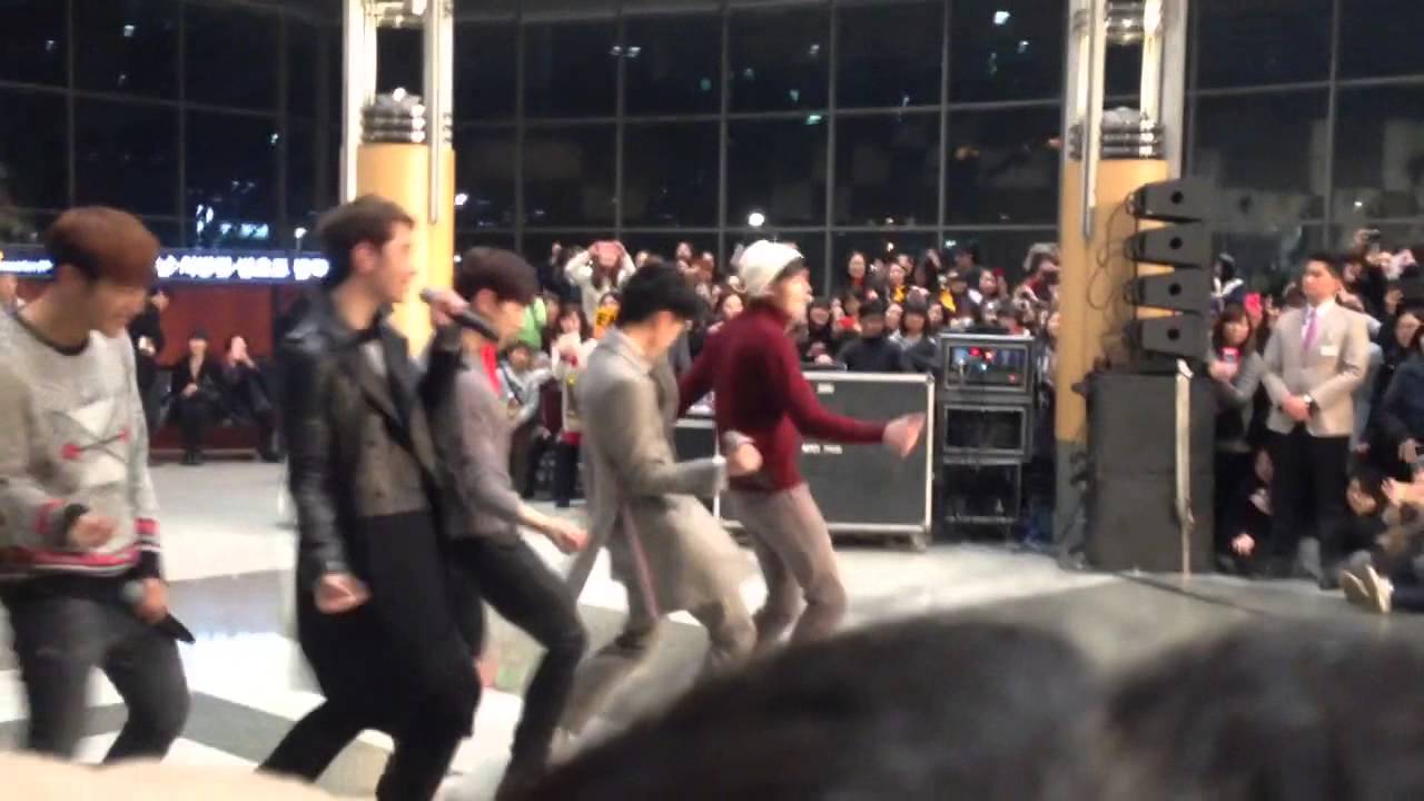 141229 2PM Put your hand up @ Samsung Medical Center