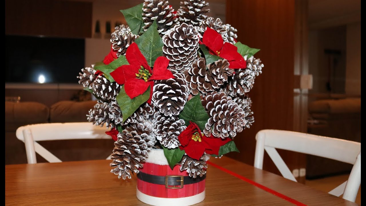 Bola Decorativa com Pinhas