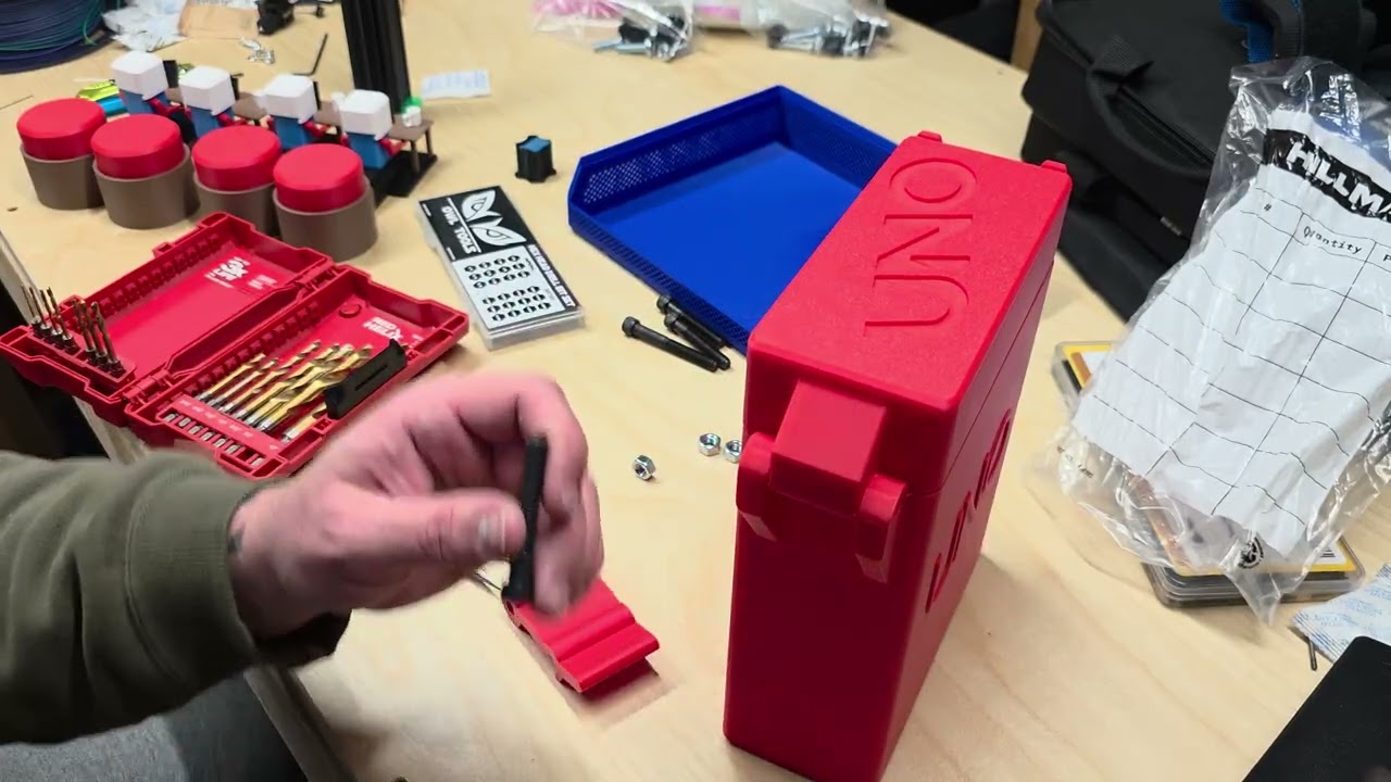 Assembling the Giant Uno Container - 3D Printing