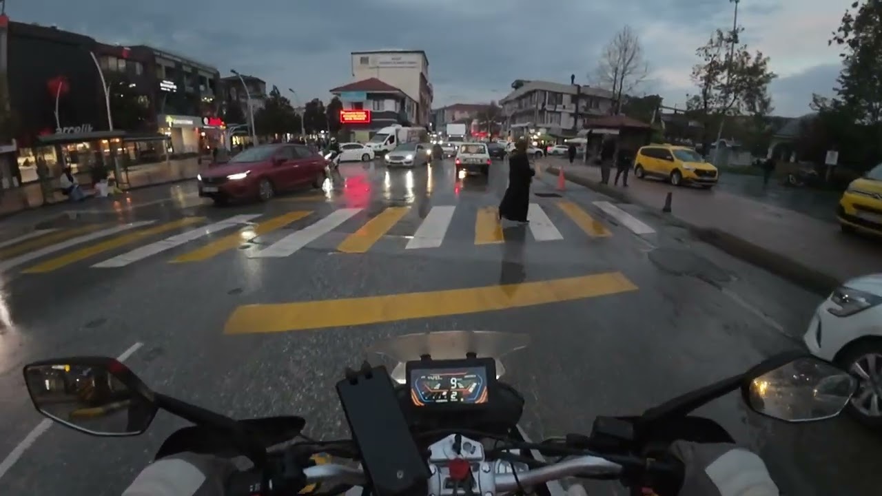 Arora cr250 ile Akyazı Çarşı içi Trafiği