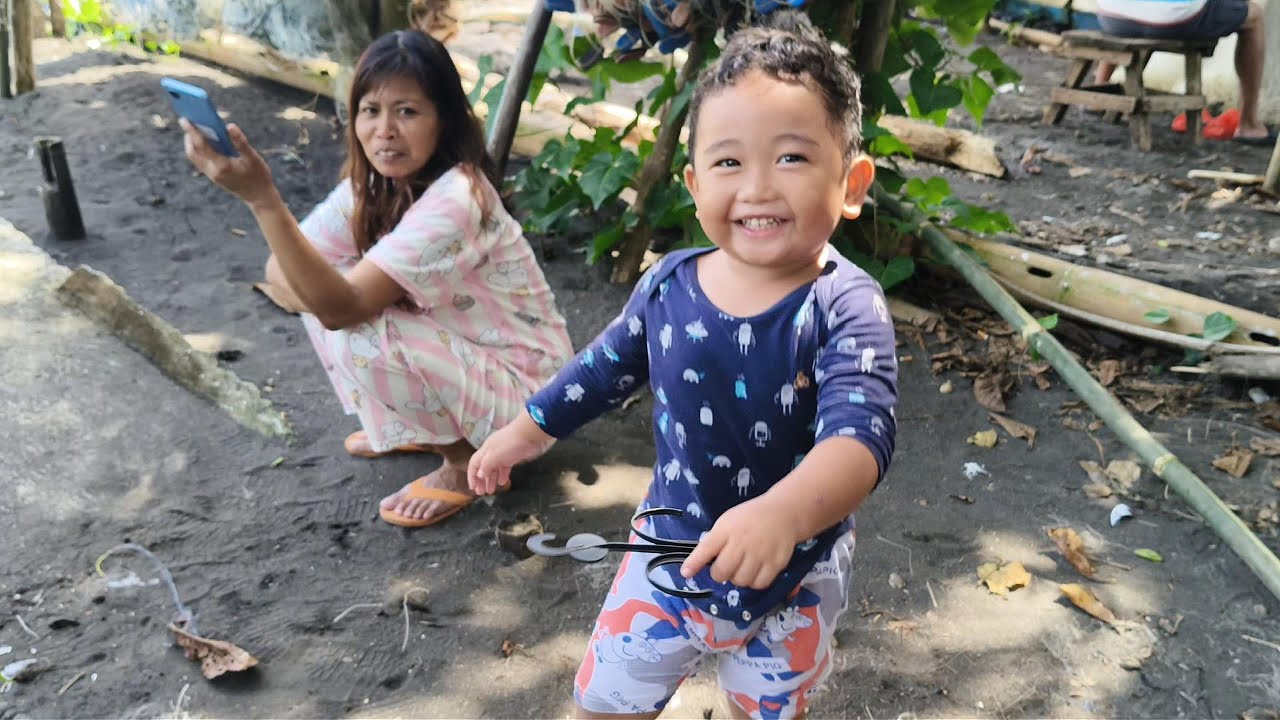 Relaxing Outdoors: Baby Isaiah, Tiya Janet, and Tiyo Ronald Enjoying the Fresh Breeze! 🍃✨