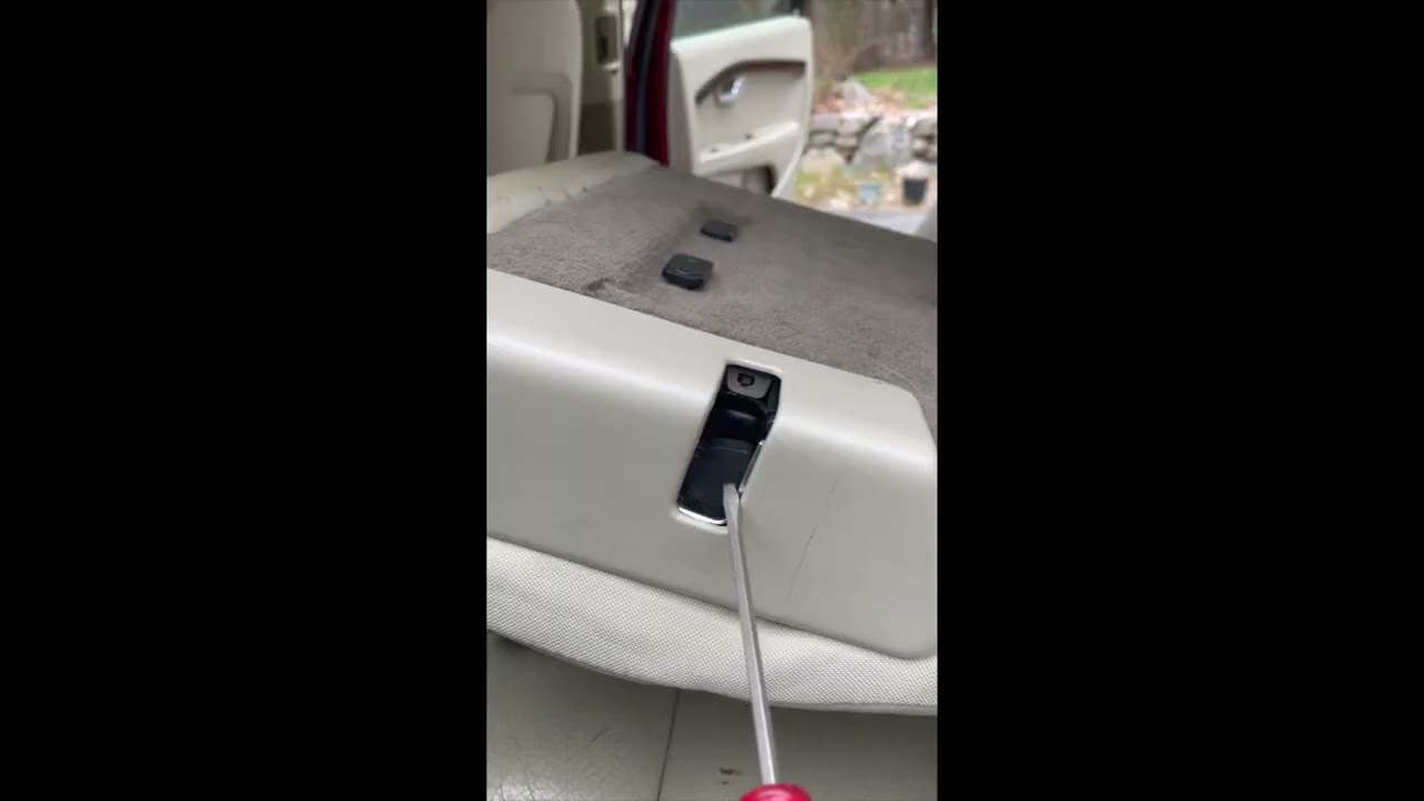 replace Volvo P3 XC70 back seat latch