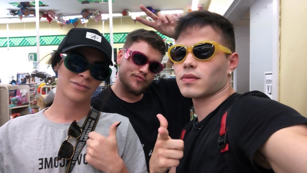 RAFA ENSINANDO A JAPONESA A DANÇAR, DESFILAR E FALAR OS MEMES