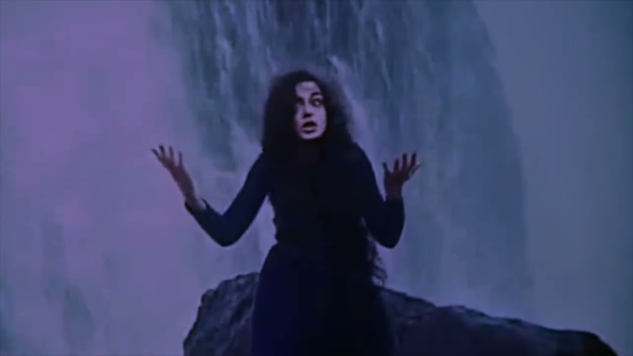 Ամպի տակից / From beneath the cloud