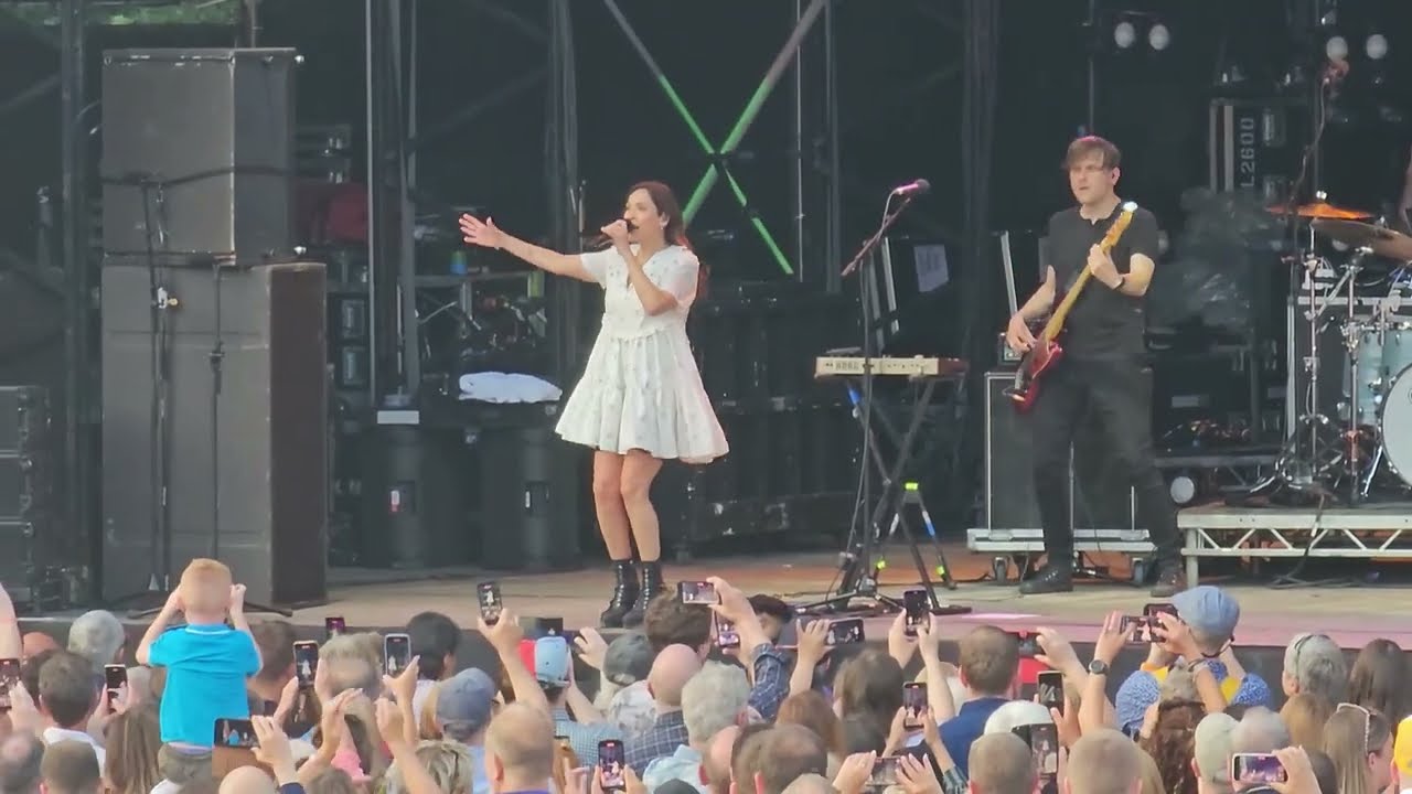 Natalie Imbruglia - Torn Live At Delamere Forest