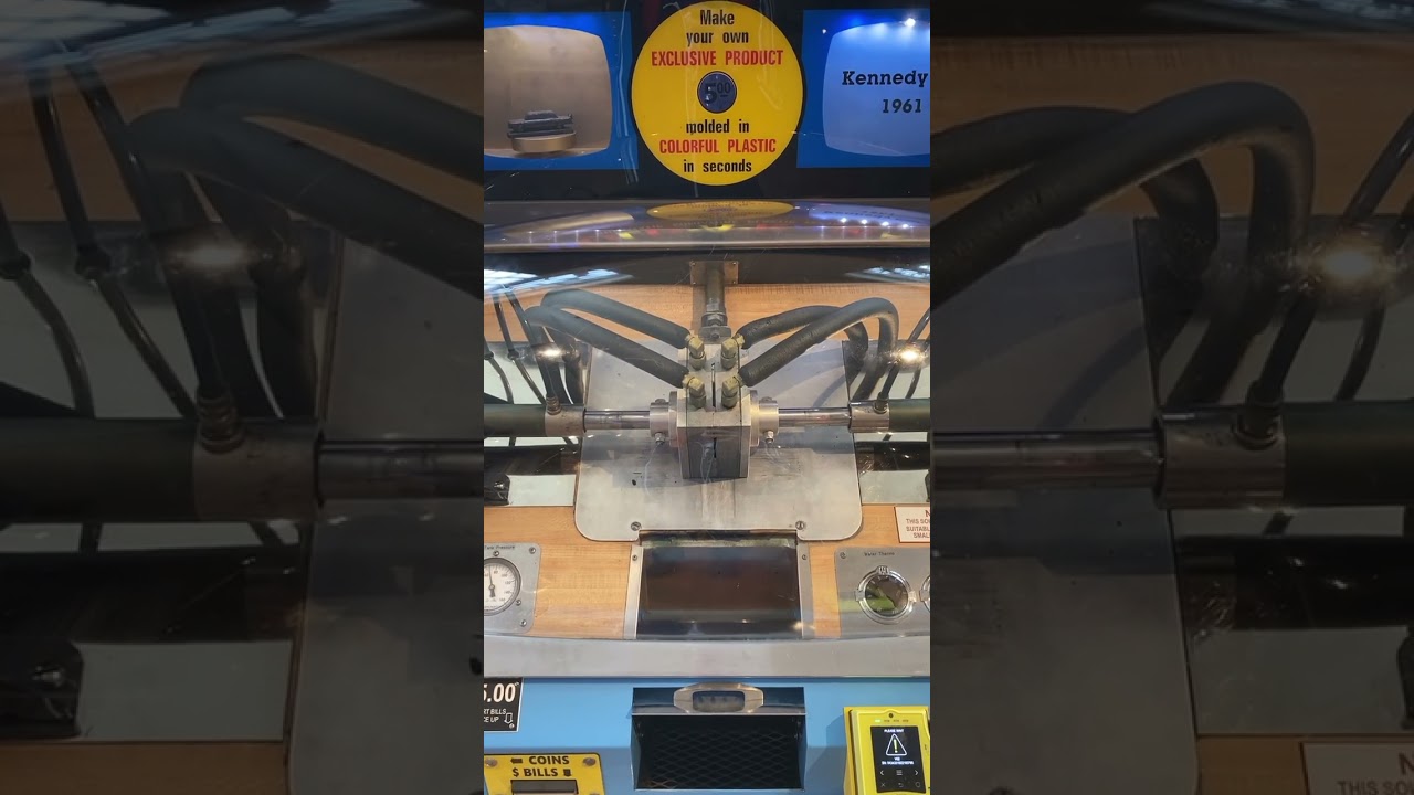 Mold-A-Rama @TheHenryFord  Kennedy Limo Demonstration