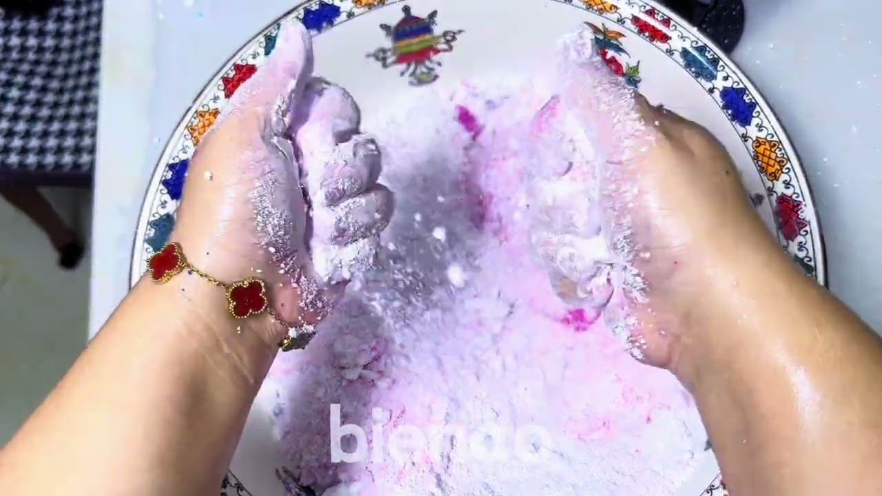 Pink softens the heart, sapphire blue amazes time—two romances embrace perfectly