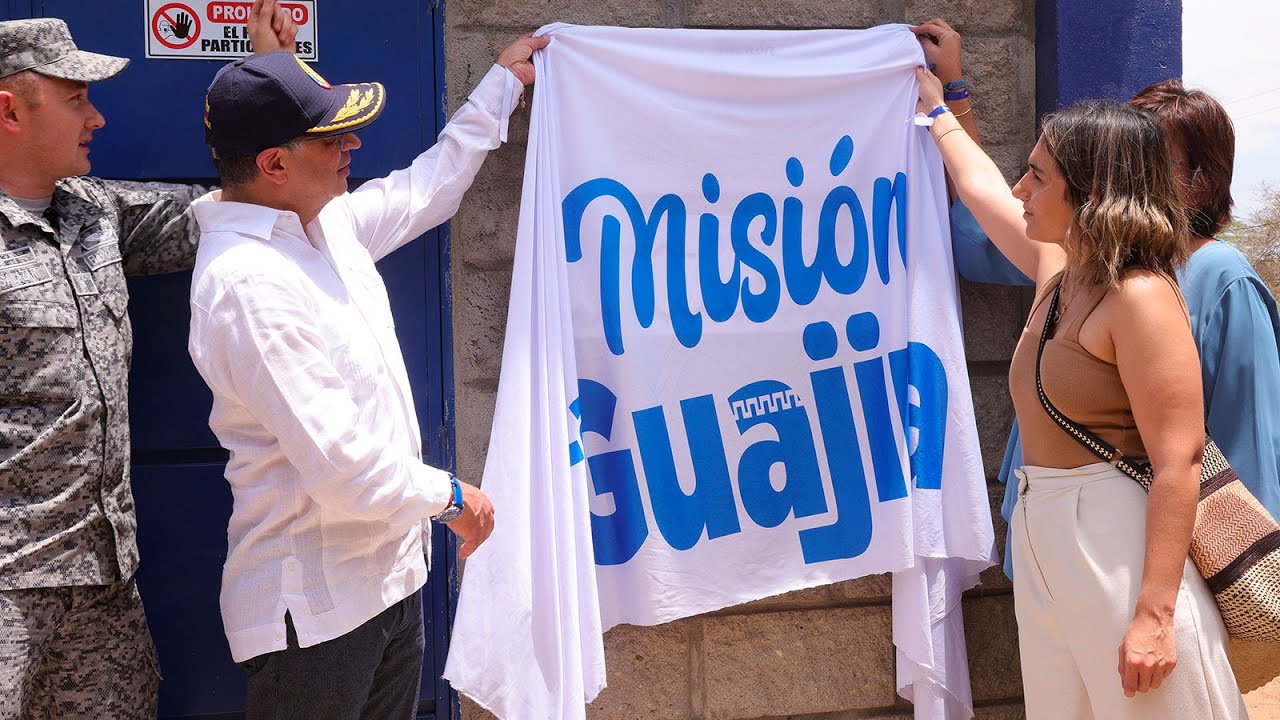 Presidente Petro en la entrega de la primera planta potabilizadora de agua en Manaure, La Guajira