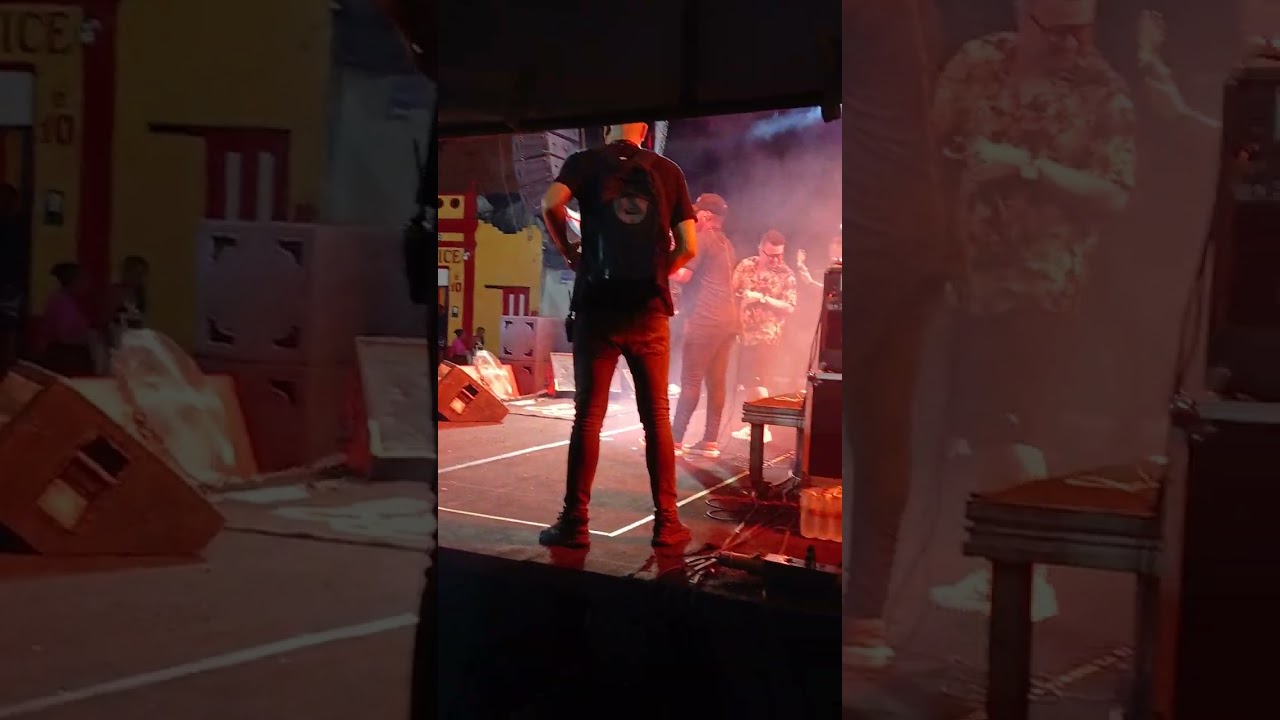 Gravando A banda 2 Amores em pistas separadas direto da DM7 
