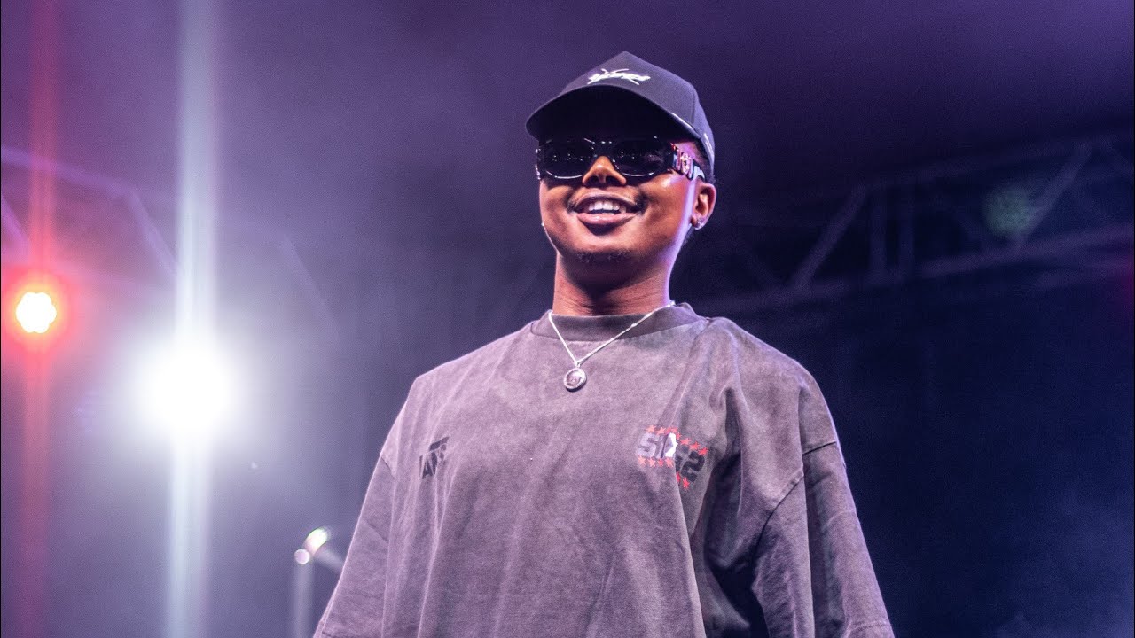 Выступление A-Reece в качестве первокурсника (воспроизведение культового выхода Джона Сины)