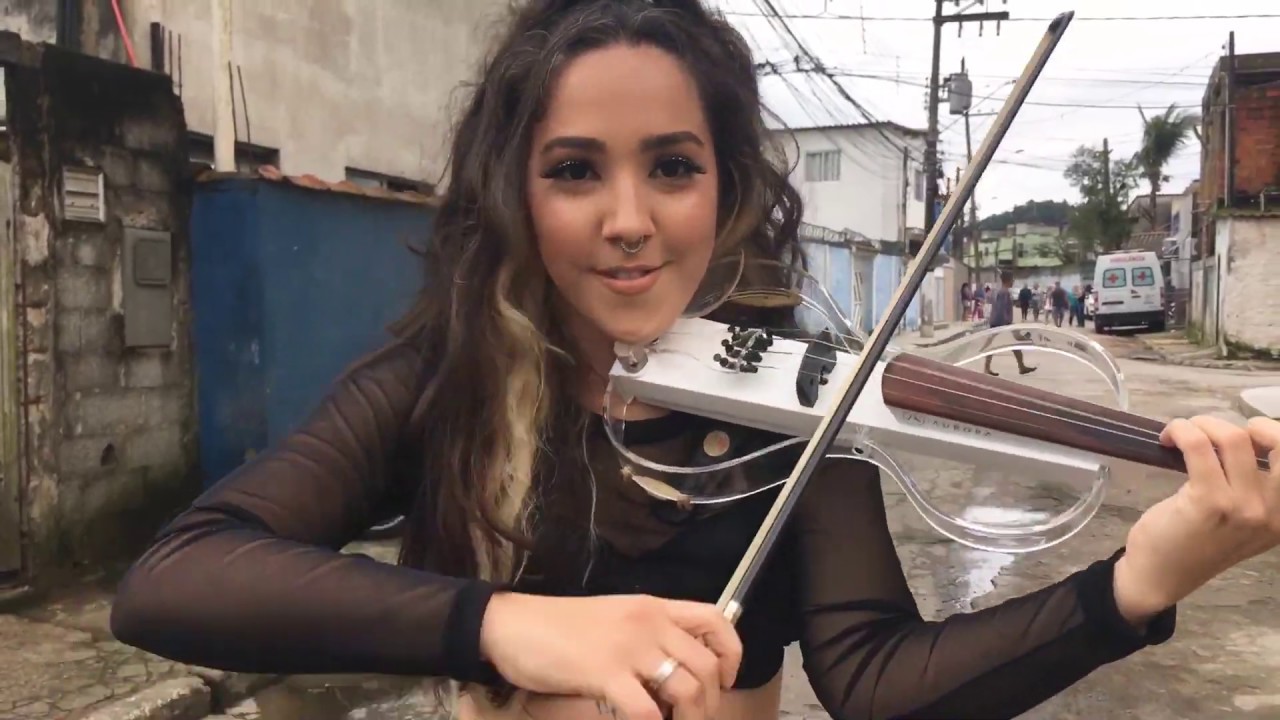 Favela Chegou - Violino Version por Lyarah Live