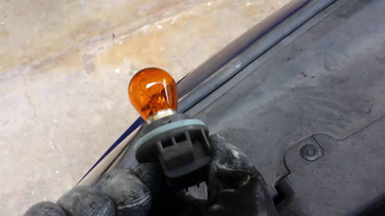 2013 Hyundai Accent Turn Light Bulb Replacement