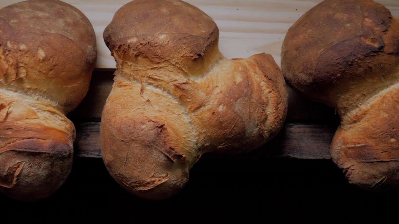 Así se hace pan en un horno de leña CENTENARIO