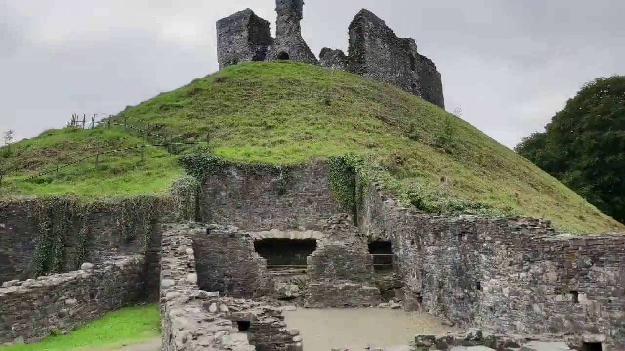 Okehampton Castle and old town park walk