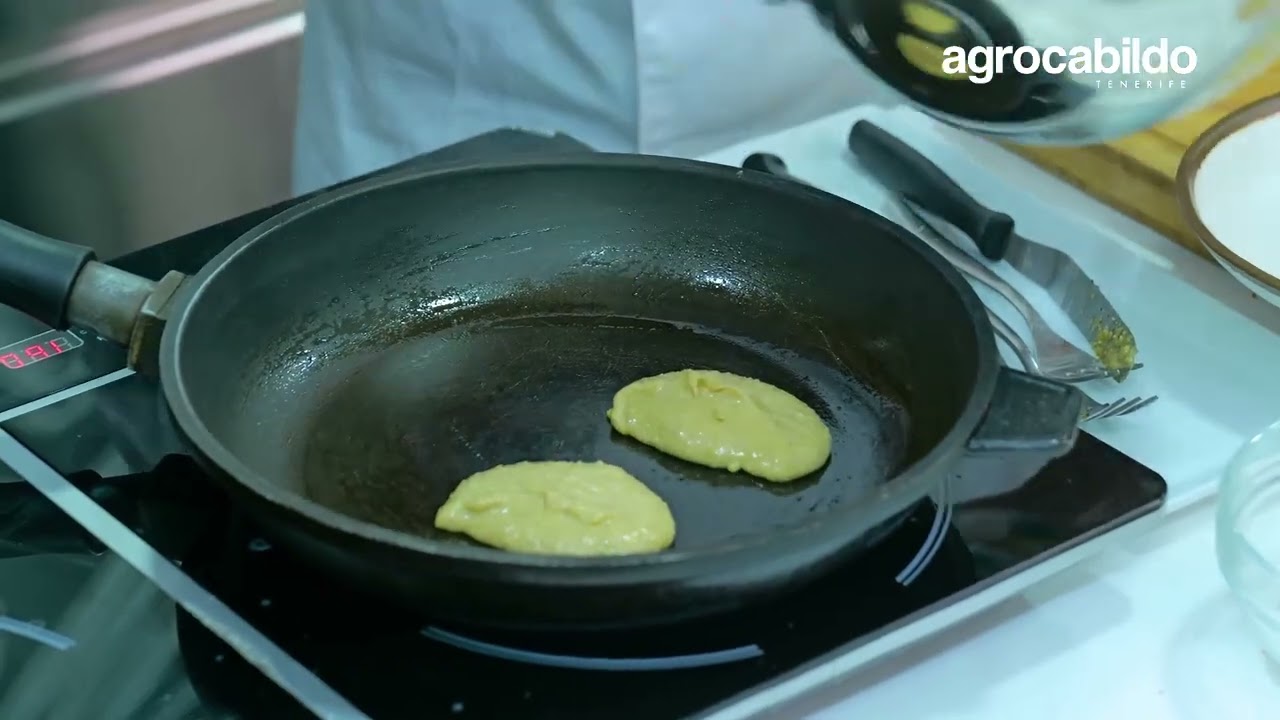 Recetas de Tenerife - Blinis de plátano de Tenerife con gel de maracuyá por el chef Pablo Pastor