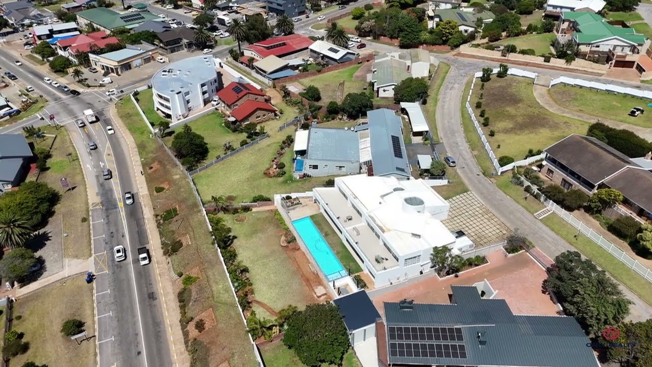 SPACIOUS  UPMARKET  LARGE HOME WITH PERMANENT STUNNING SEA AND MOUNTAIN VIEWS