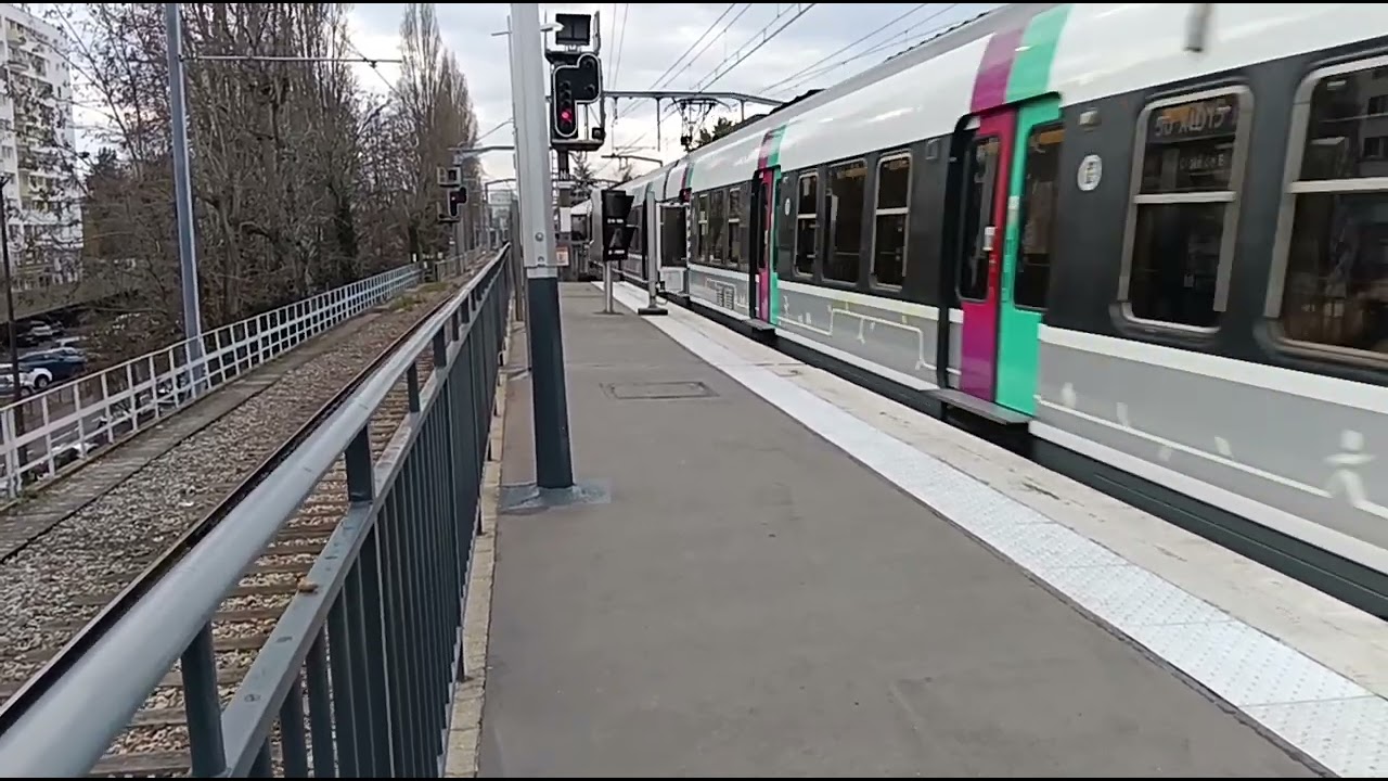 RER B départ imminent de la croix de Berny destination saint Rémy les Chevreuse