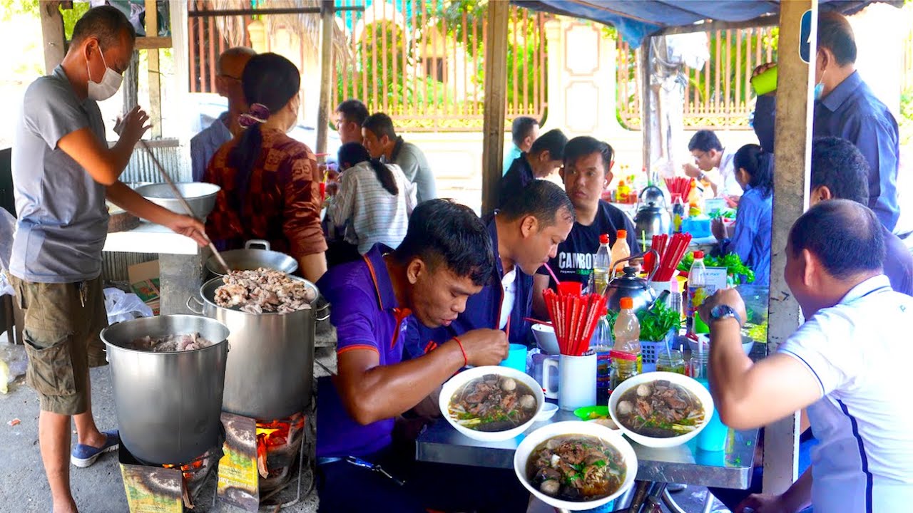 Funny Cambodian Vendor Calls All His Customers “Boss” 😄