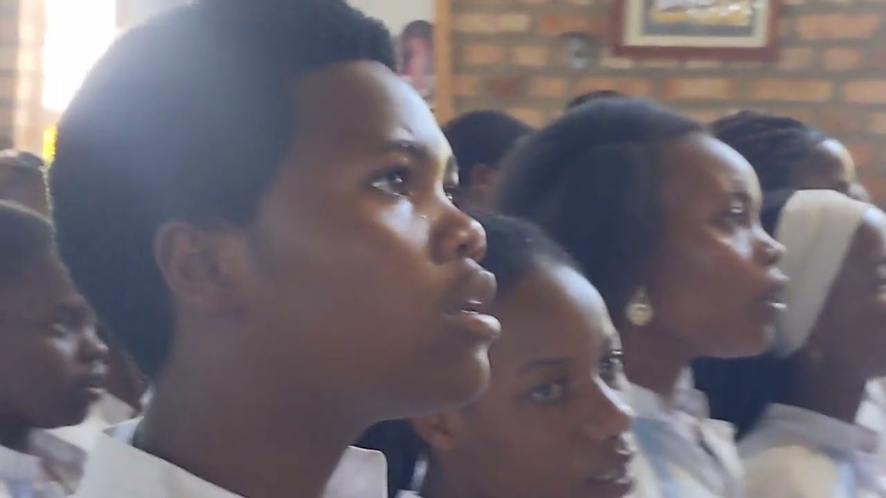 Mugishura cyawe by Oreste NIYONZIMA ft Fr BIGIRIMAMA performed by Chorale le bon berger,CBB🤍🩵 