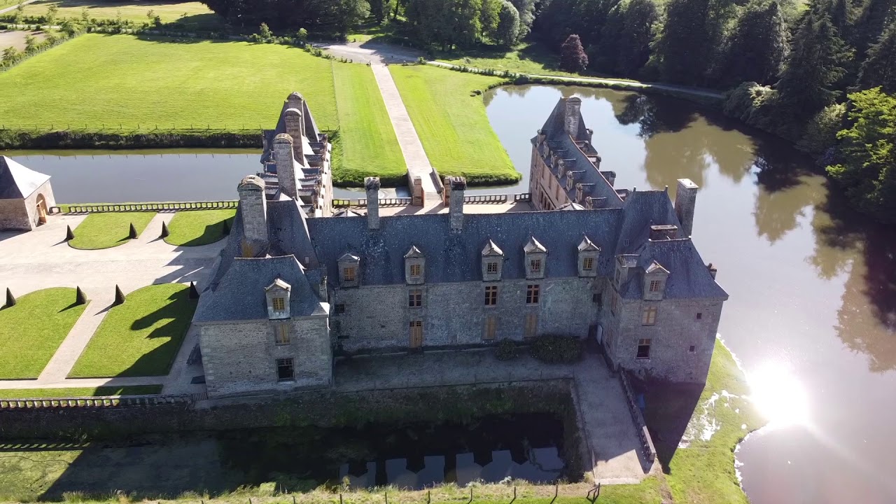 L'un des plus beaux châteaux de Bretagne, le château Le Rocher Portail.