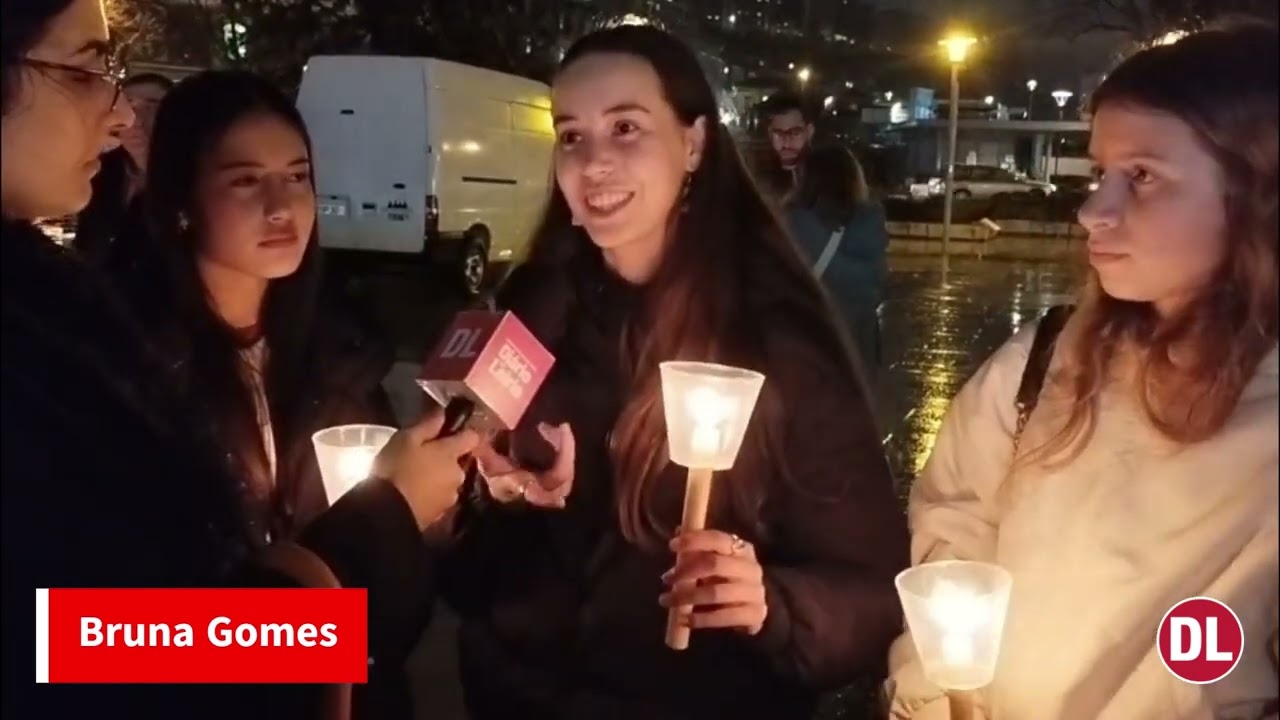 Centenas homenageiam vítimas da tempestade à luz das velas