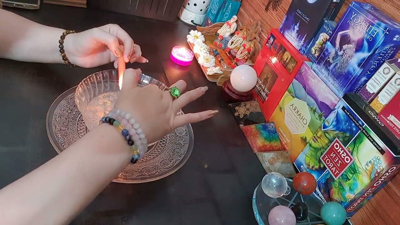 Candle wax reading 💥 Aapke partner akele mein  apke bare mein kya sochte hai 😇 timeless ♥️