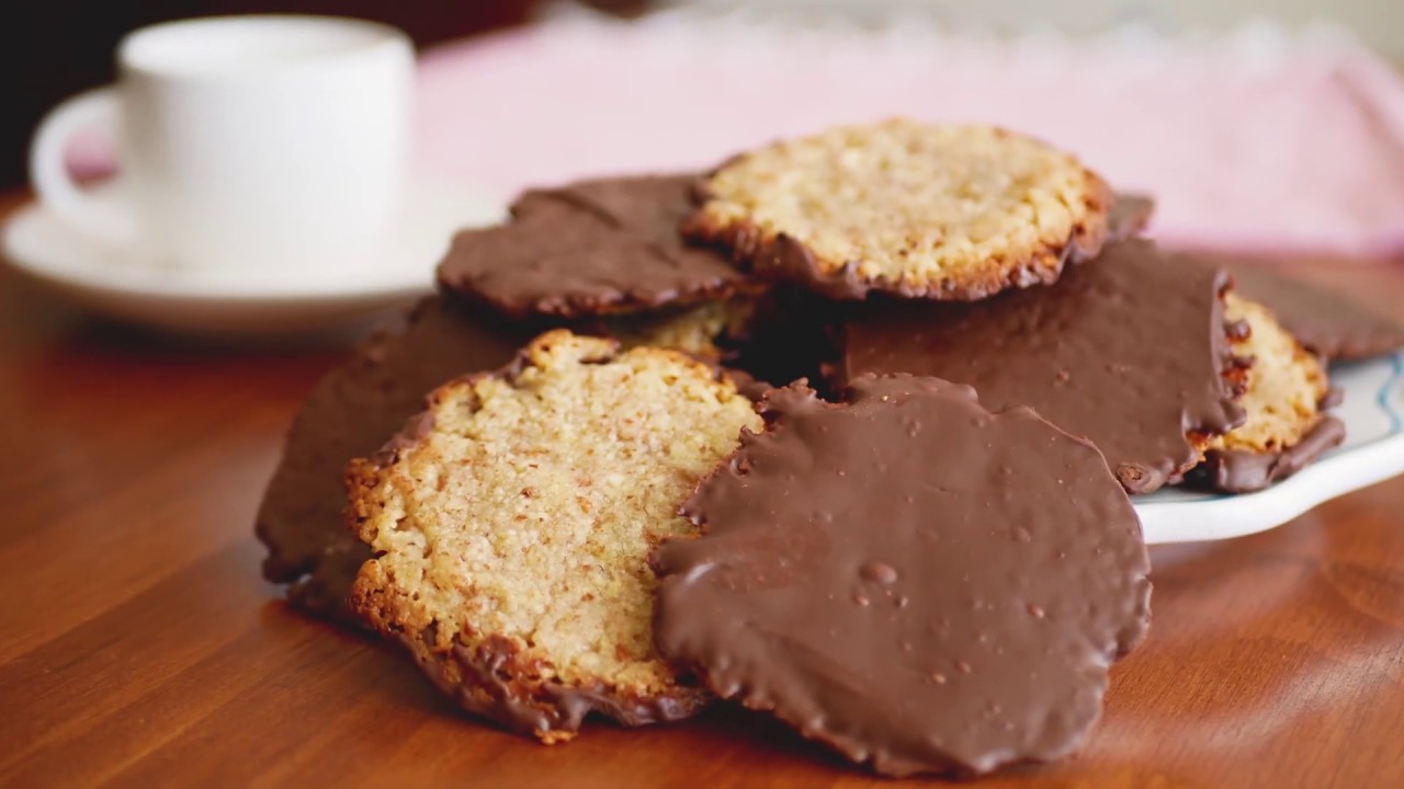 Florentinos. Galletas de almendras ba&ntilde;adas en chocolate