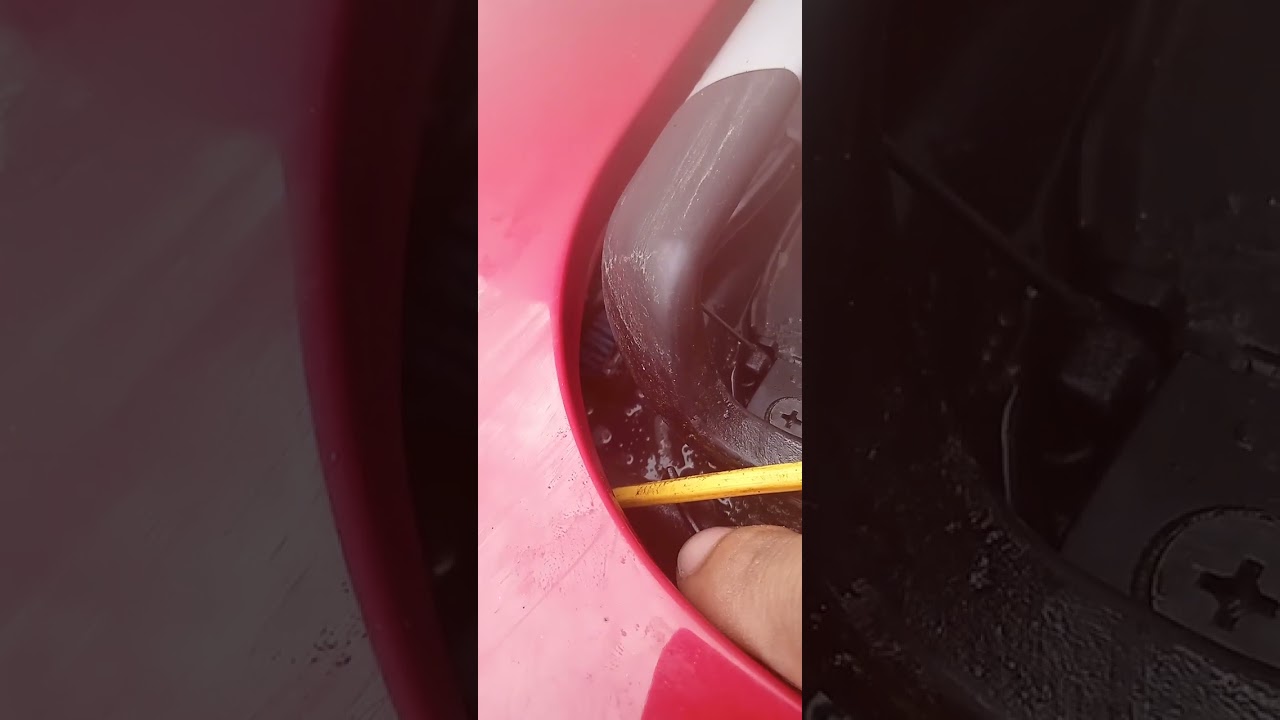 Infiltração de água pelo teto? Dreno do Tiida sujo. Fácil de resolver.