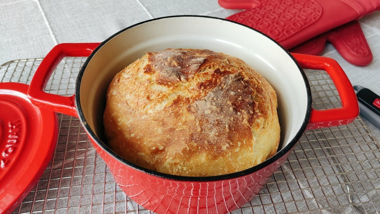 Самый простой голландский хлеб в чугунной кастрюле, который я когда-либо делал / Без замеса