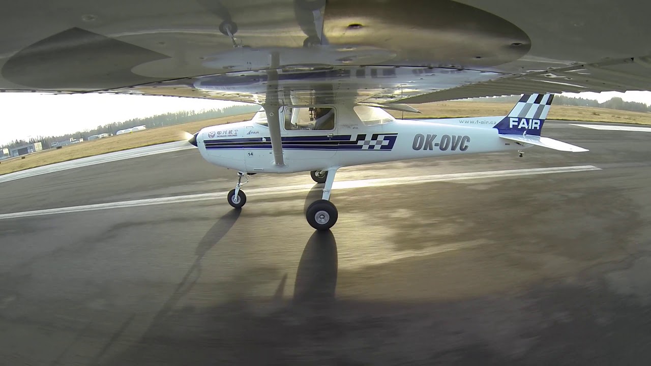 Cessna 152 - The Best Training Aircraft - touch and go