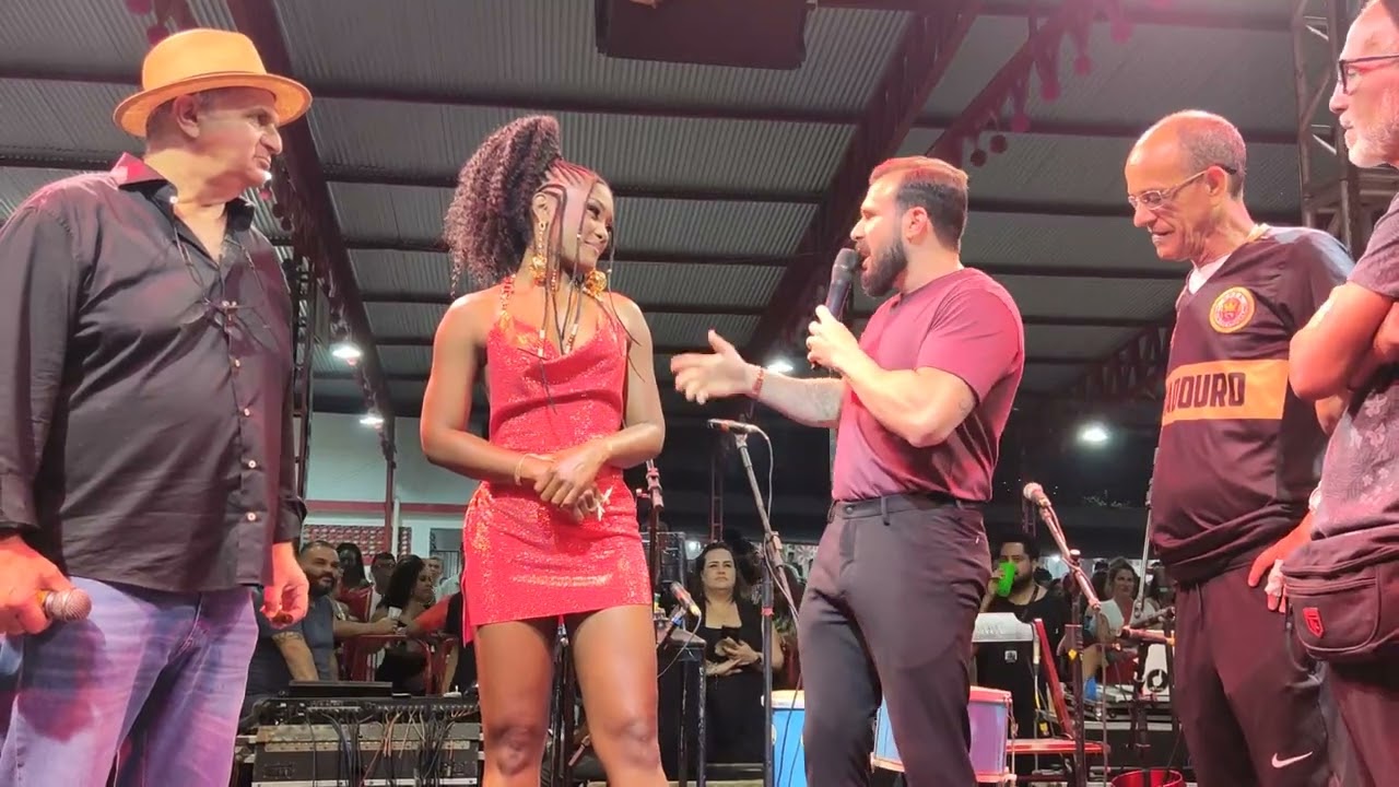 Ciça e Erika Januza na quadra da Viradouro