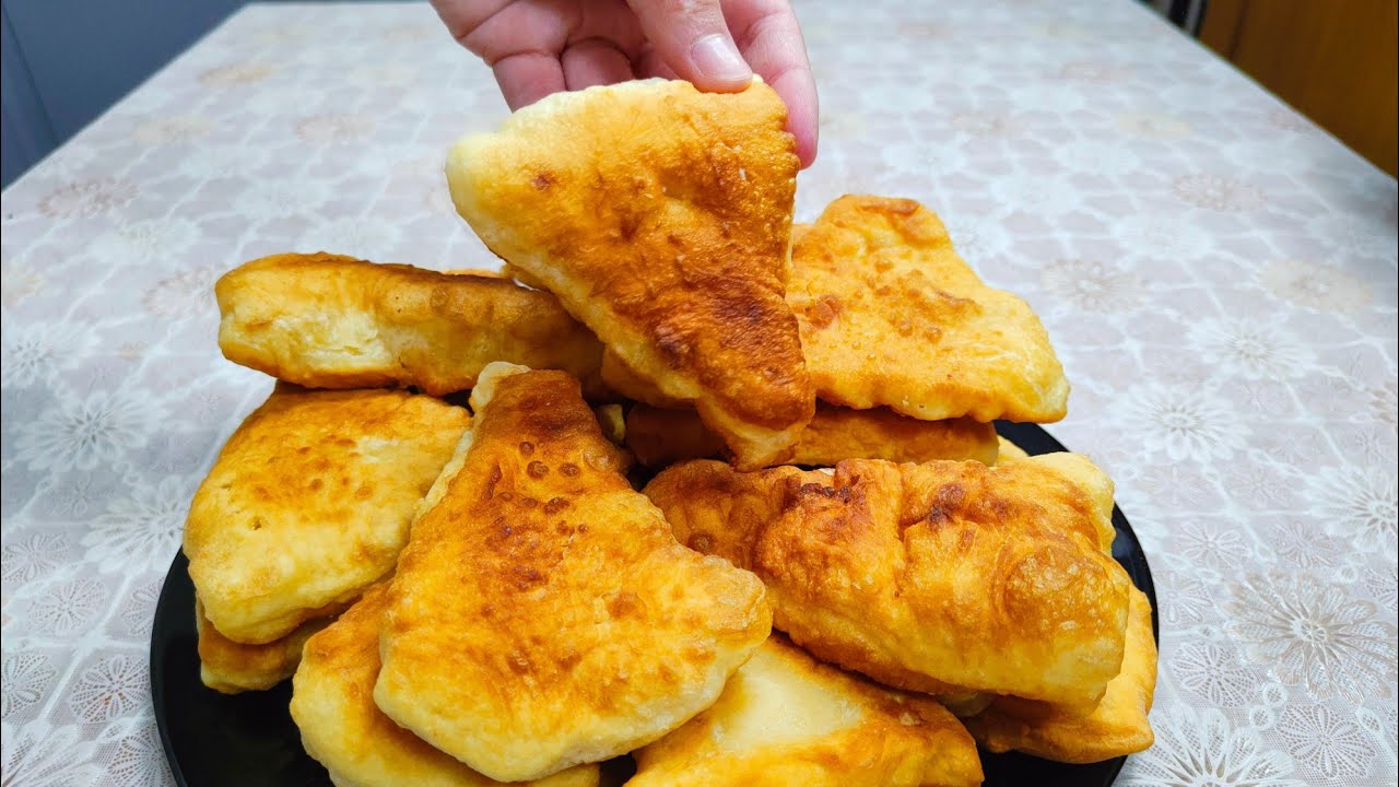 Petulla të buta me gjizë pa vaj, receta e shpejtë që fëmijët dhe familja juaj do ju falenderojë