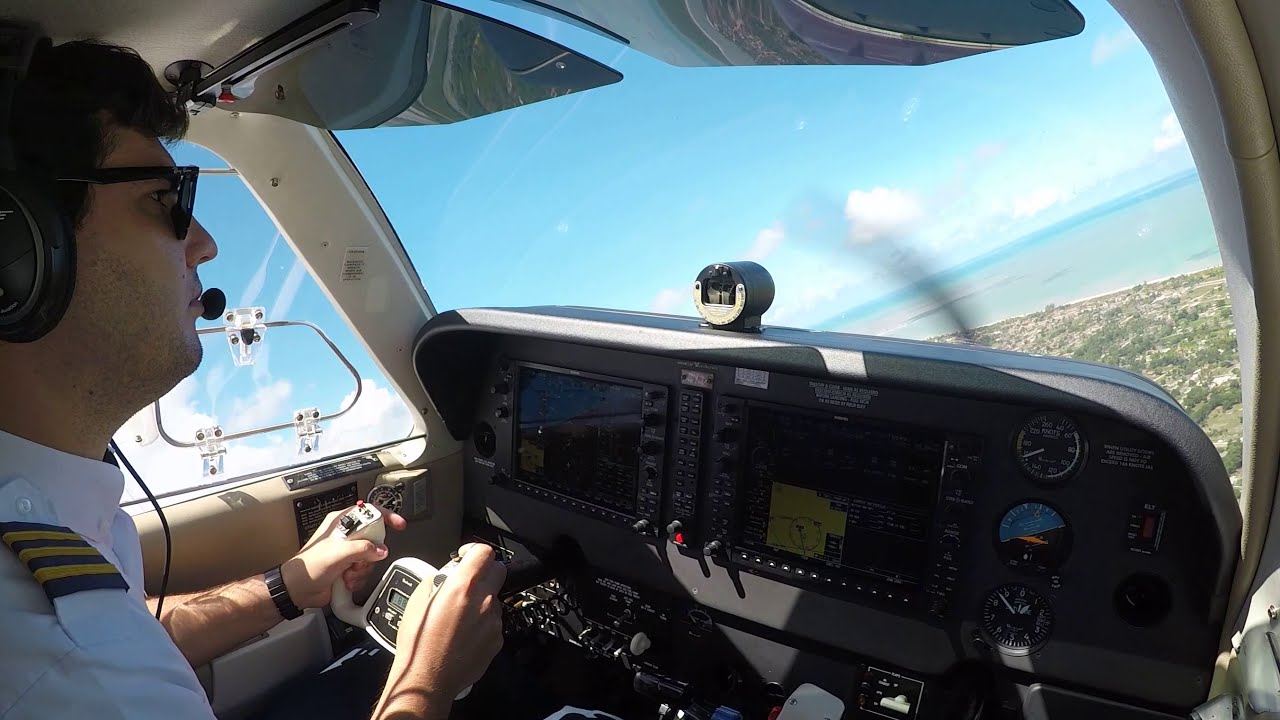 Beechcraft Bonanza G36 - Landing at Nova Viçosa - HD