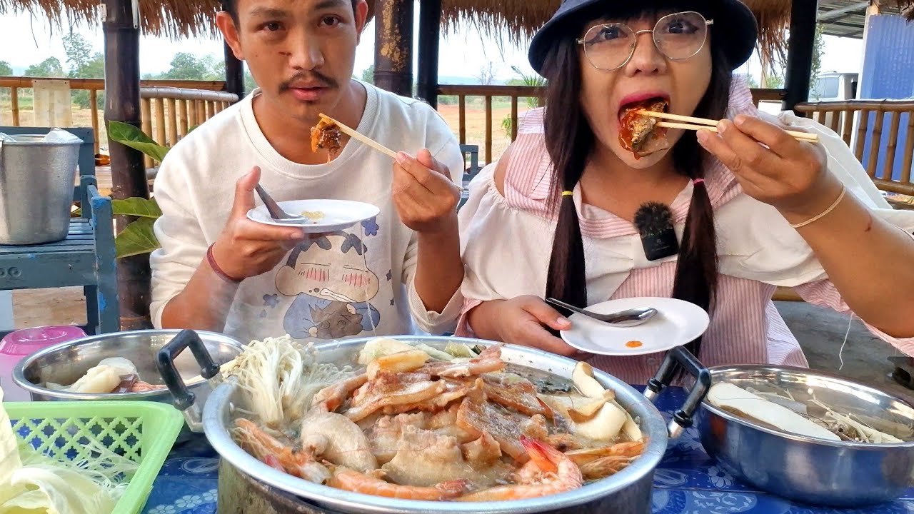 หมูกระทะกับน้ำจิ้มรสเด็ด แซบคือเก่าจ้า