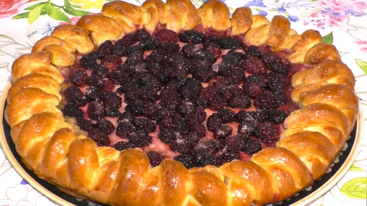 ПИРОГ КОСИЧКА с замороженными ягодами из очень вкусного сдобного дрожжевого теста.