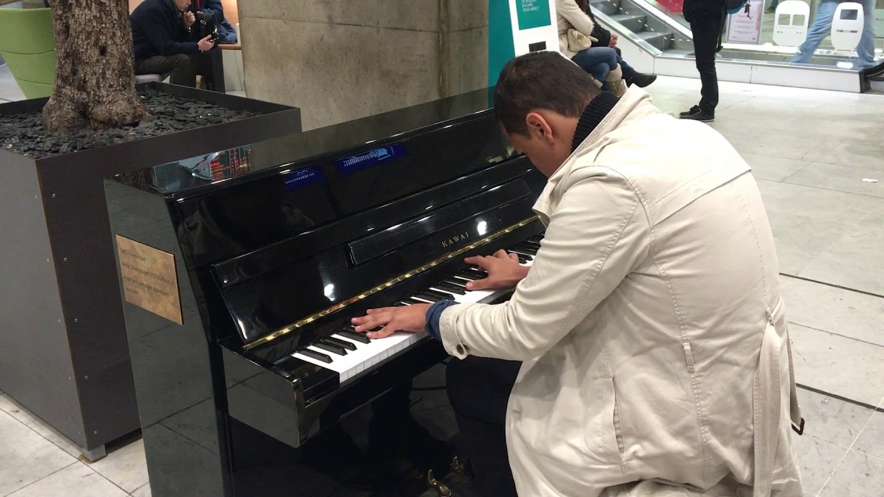 Beethoven Moonlight sonata - Paris, Charles de Gaulle Airport