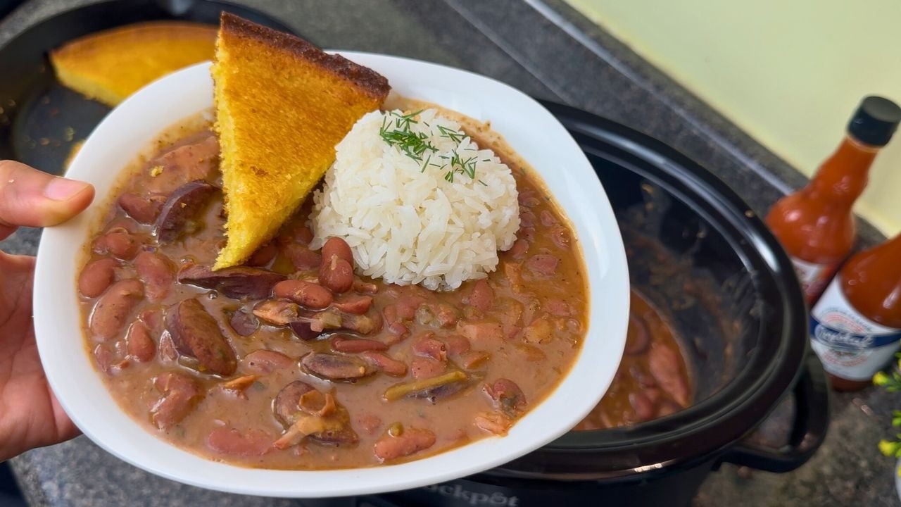 Delicious Down Home RED BEANS and RICE! Crock Pot Red Beans and Rice 🔥