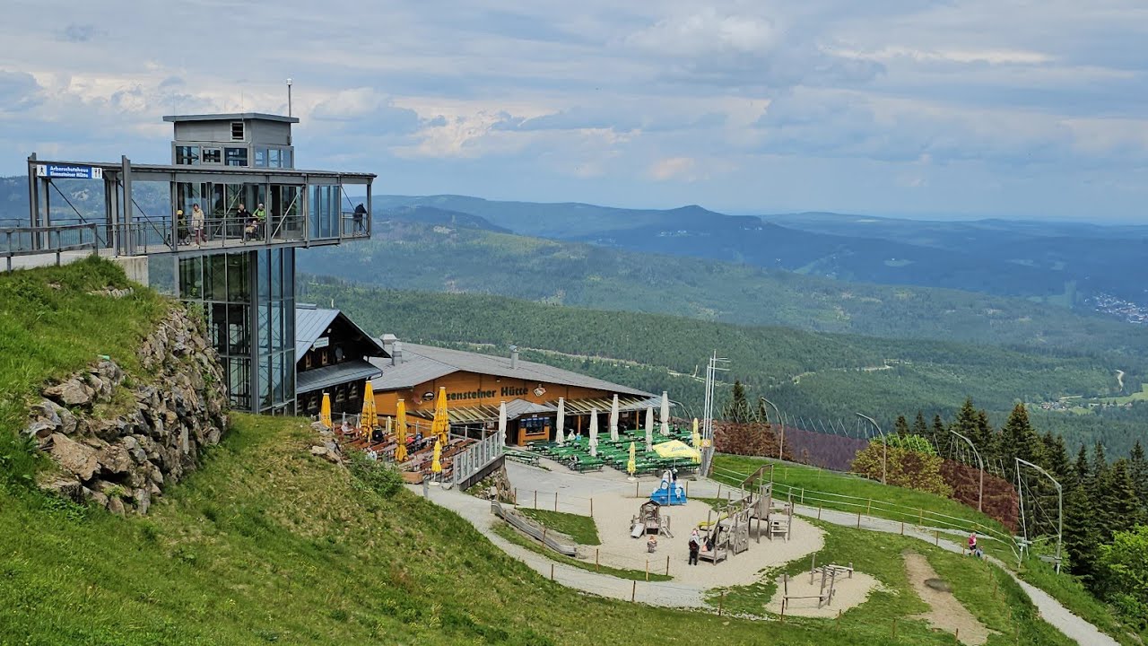 Eisensteiner Hütte und Arberschutzhaus auf dem Großen Arber Berg im Bayerischen Wald